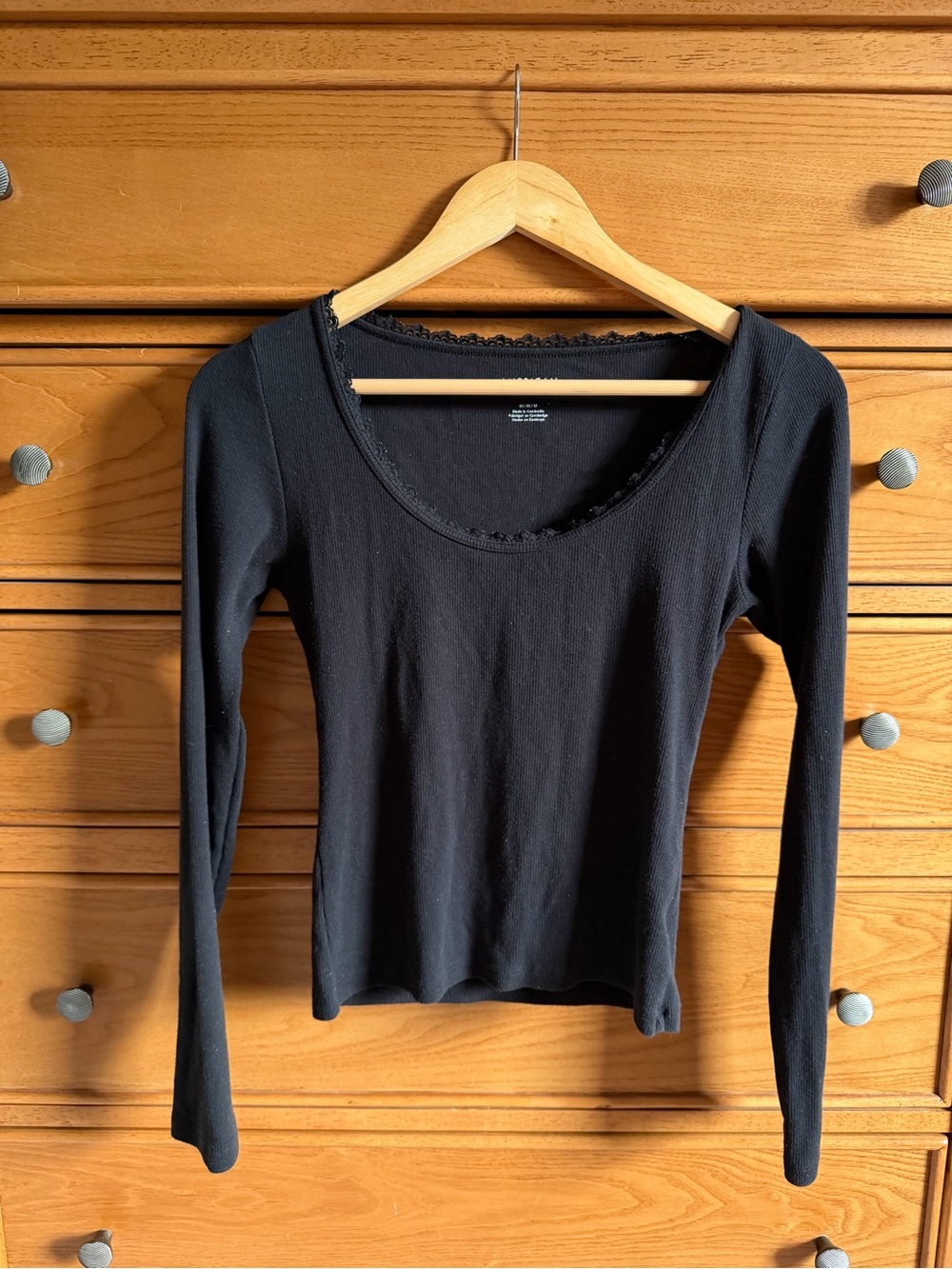 American Eagle Womens Ribbed Long Sleeve Top Lace Detail Neckline Size M Fitted